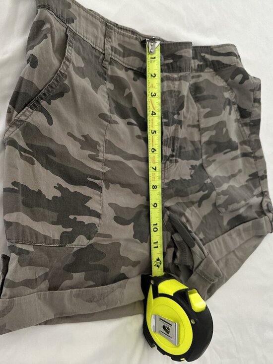 Social Standard by Sanctuary Camo Shorts Women’s XL – Stretch Utility Style - Picture 7 of 12